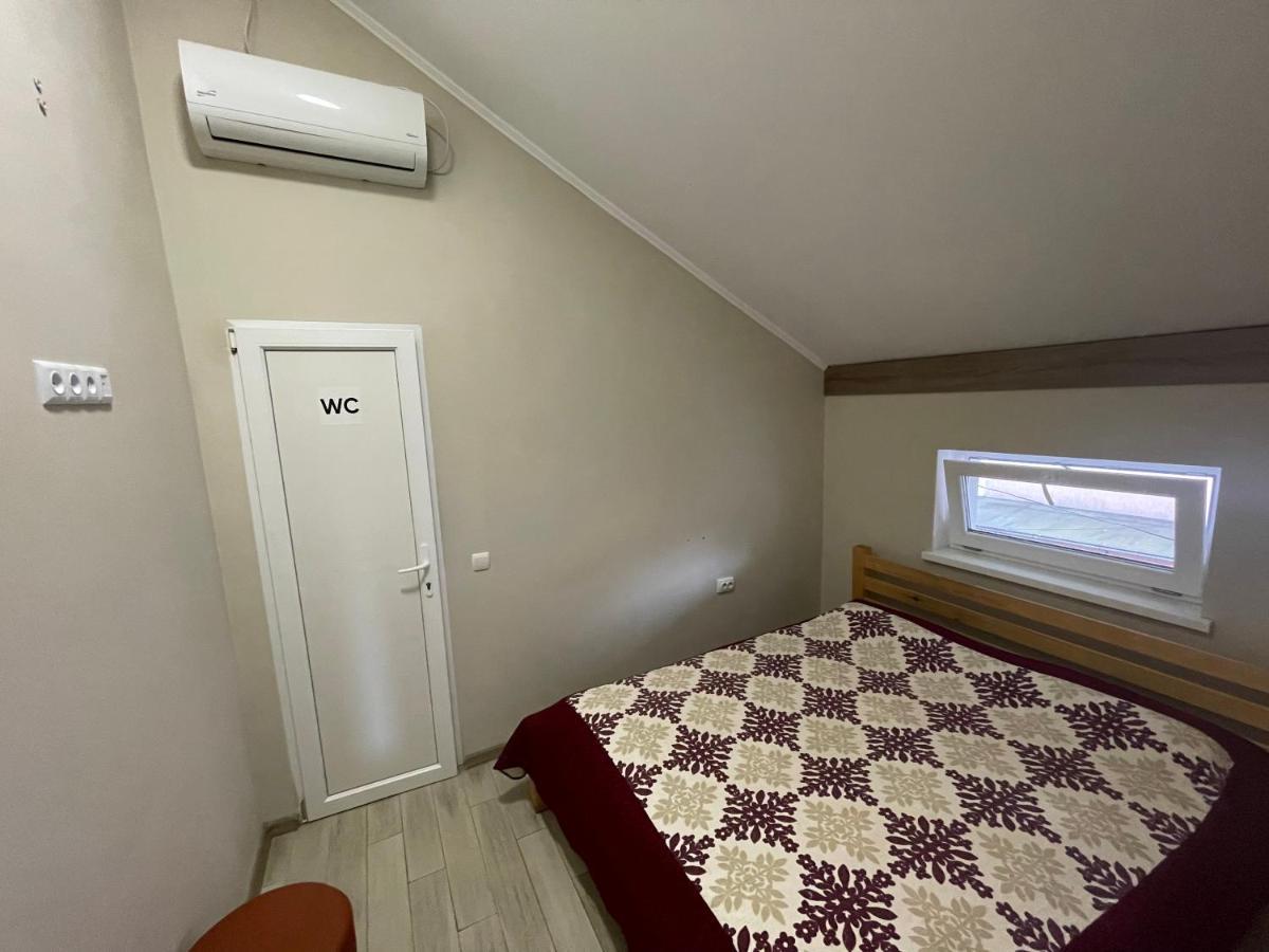 Hostel U Pottera Черновцы Экстерьер фото